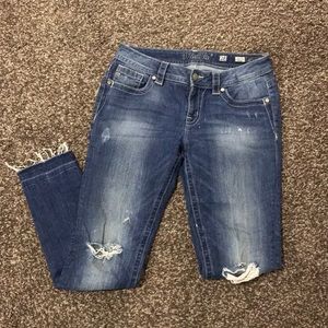 Miss Me Skinny jeans destroyed knee